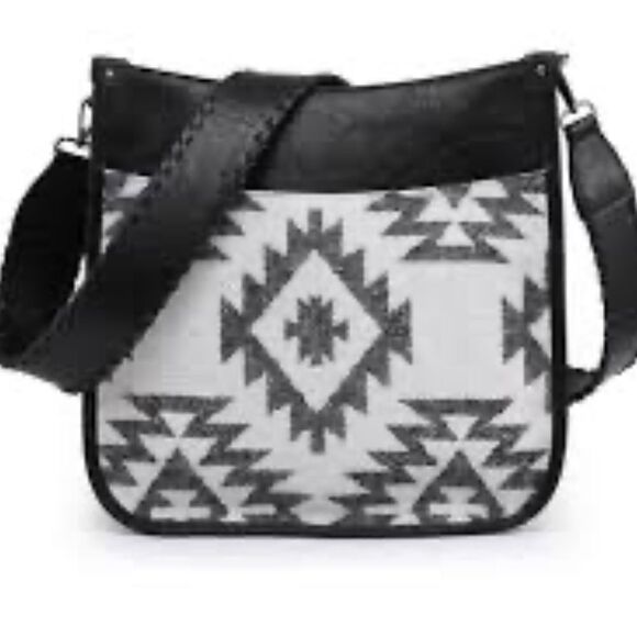 Jen & Co. Bag: Chloe Crossbody - Picture 1 of 8